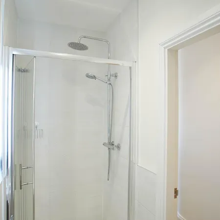 Host & - Flat Lemonade Apartment Whitby