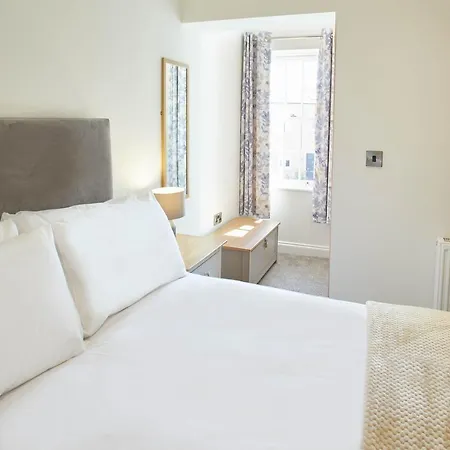 Host & - Flat Lemonade Apartment Whitby