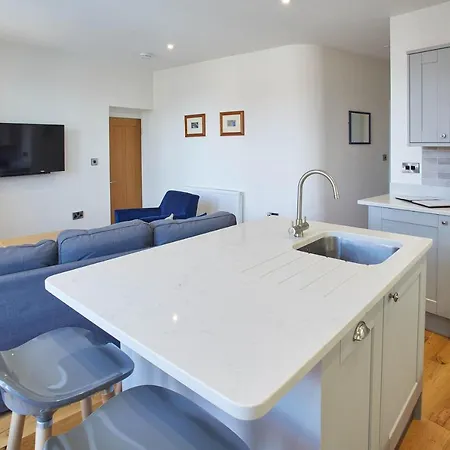 Host & - Flat Lemonade Apartment Whitby